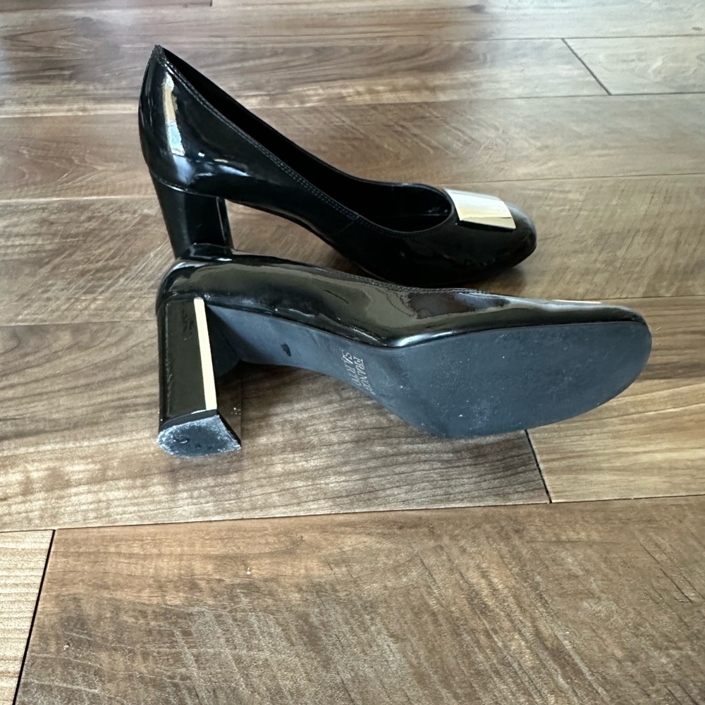 Franco Sarto Black Pumps with Silver Accent - Picture 5 of 8